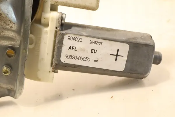 Mecanismo da janela dianteira esquerda Toyota Avensis II T25 image 6