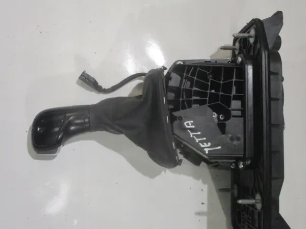 Palanca de cambios OEM 5K2713025BR para VW Jetta image 6