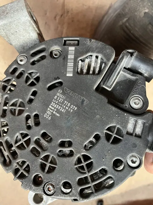 Volvo S60 2.4 Diesel Alternaattori image 3