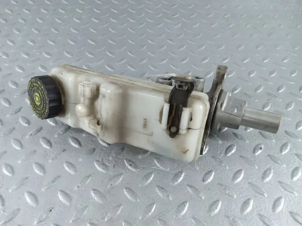 Bremsflüssigkeitsbehälter Toyota Avensis OEM 0204255239 image 2