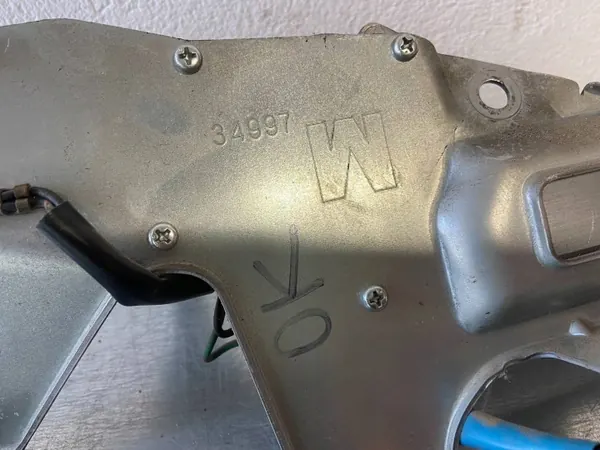 Subaru Forester II Heckwischermotor OEM 34997 image 6