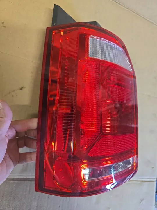 Volkswagen Transporter T6 2019 Luz Trasera Izquierda image 2