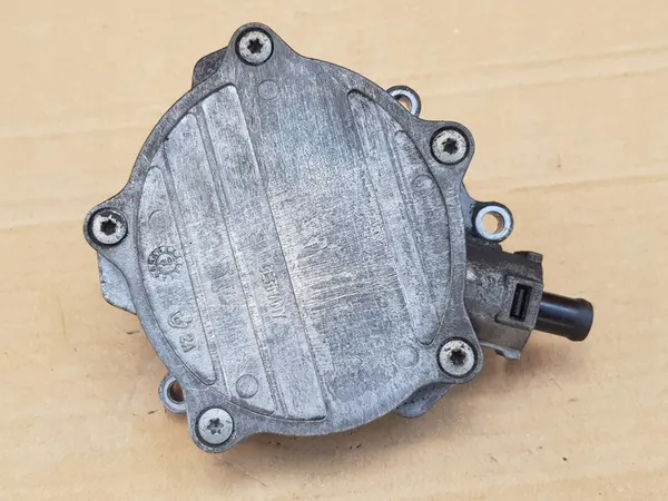Imupumppu Audi A6 C6 2.8 3.0 3.2 OEM 06E145100M image 4