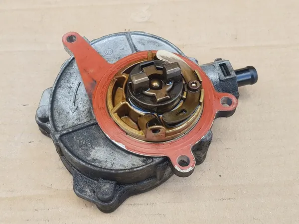 Imupumppu Audi A6 C6 2.8 3.0 3.2 OEM 06E145100M image 5