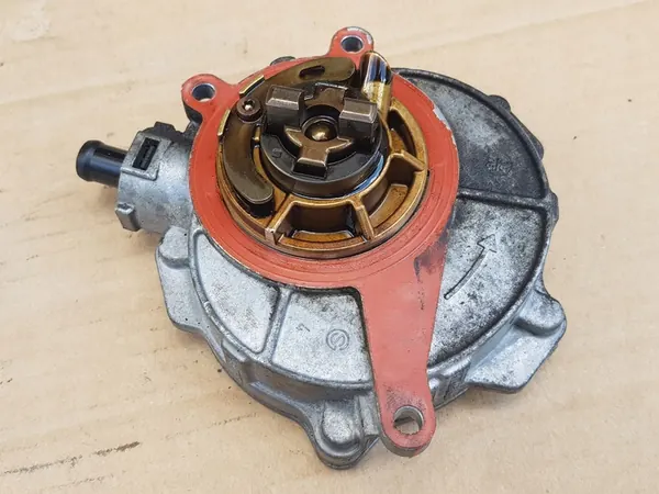 Imupumppu Audi A6 C6 2.8 3.0 3.2 OEM 06E145100M image 6