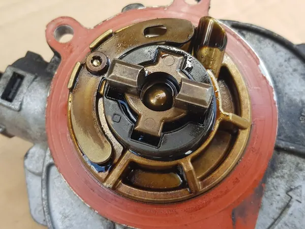 Imupumppu Audi A6 C6 2.8 3.0 3.2 OEM 06E145100M image 7