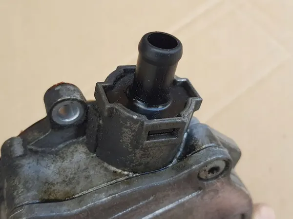 Imupumppu Audi A6 C6 2.8 3.0 3.2 OEM 06E145100M image 8