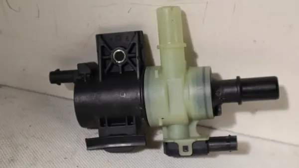 Volvo Kraftstoffdampfventil OEM 32139918 - Gebraucht image 5