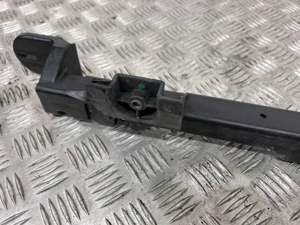 Soporte de Radiador Usado OEM 1054164-00-D Tesla image 3