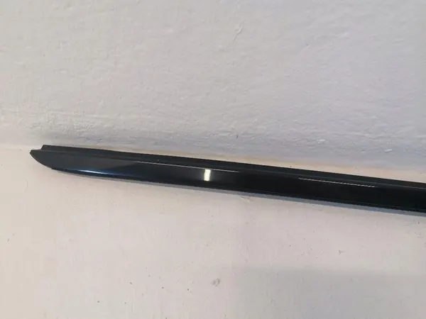 HYUNDAI SANTA FE 16 Moldura de vidro dianteiro direito 861322W000 image 3