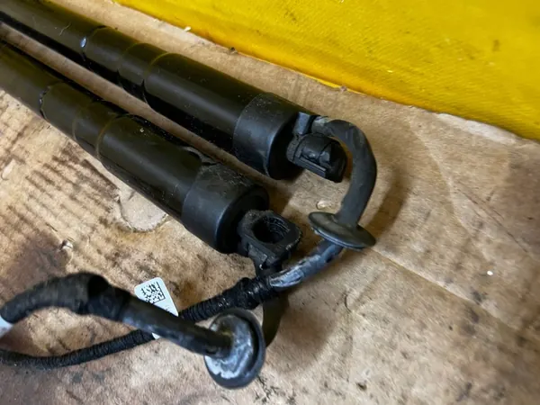 Elektriska baklucka aktuatorer Porsche Panamera 970 I Lift IS: 97051257318 image 3