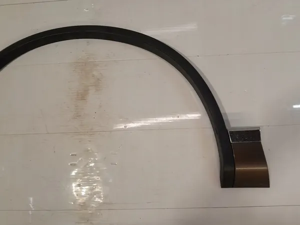 VOLKSWAGEN TOUAREG II Etuvasemman lokasuojan lista 7P6853717C image 3