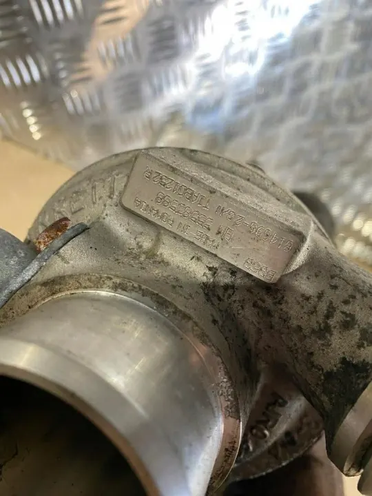 OPEL Turbo OEM 55583588 1.6 CDTi Moottoriin image 4
