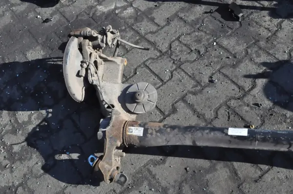 Opel Mokka I taka-akselipalkki OEM 4185U51085 image 8