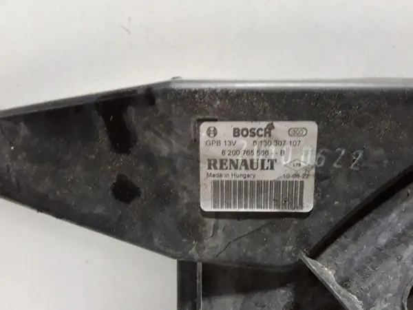 Dacia Lüftergehäuse OEM 8200765566 - Gebraucht image 3