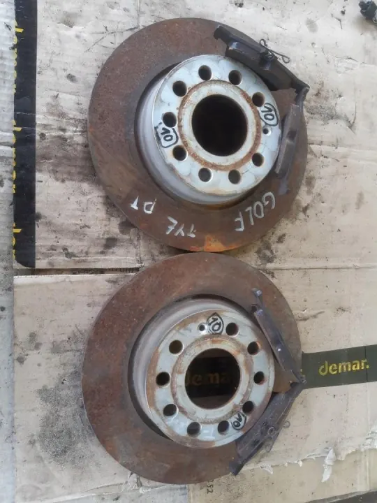 Gebrauchte Bremsscheiben & Bremsbeläge OEM 5Q0615601D image 2