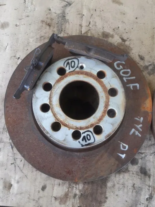 Gebrauchte Bremsscheiben & Bremsbeläge OEM 5Q0615601D image 3