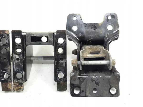 OEM 8200785137 Rear Spring Hanger Mounting image 10