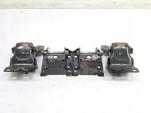 OEM 8200785137 Rear Spring Hanger Mounting image 5