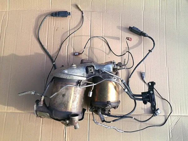 VW T6.1 Katalysator OEM 7LA181AA Begagnad image 3