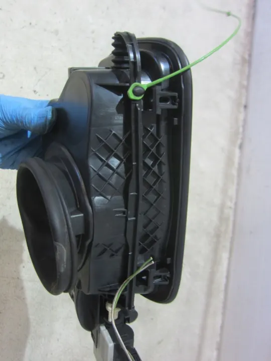 BMW X3 F25 Polttoainelippa OEM 51177238086 Musta image 10