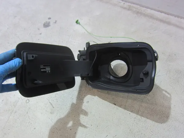 BMW X3 F25 Polttoainelippa OEM 51177238086 Musta image 5