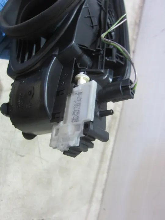 BMW X3 F25 Polttoainelippa OEM 51177238086 Musta image 9