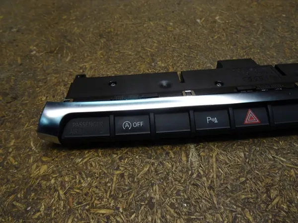 AUDI A3 8V Schakelpaneel 8V0925301AR image 2