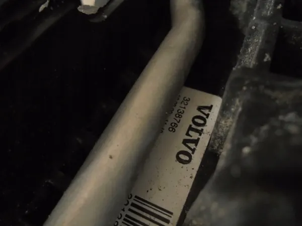 PAS PRZEDNI CHŁODNICE VOLVO XC60 II BENZYNA AUTOMAT image 10