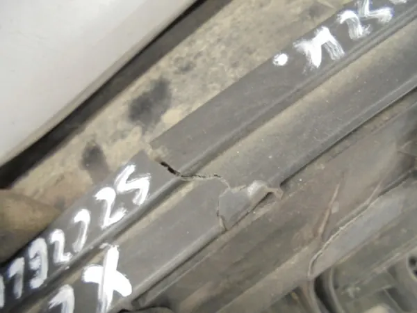 PAS PRZEDNI CHŁODNICE VOLVO XC60 II BENZYNA AUTOMAT image 7