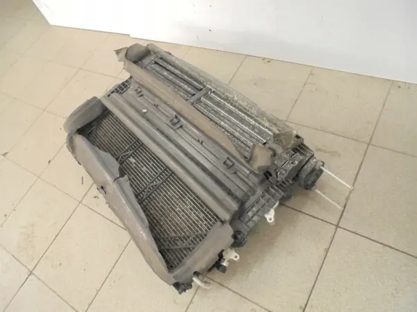 PAS PRZEDNI CHŁODNICE VOLVO XC60 II BENZYNA AUTOMAT image 9