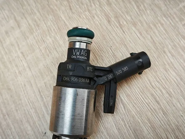 Iniettore di carburante Audi A5 F5 A4 B9 2.0 TFSI 06L906036AA image 5