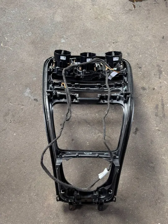Cache Tunnel Mercedes C205 OEM A2056803805 image 3
