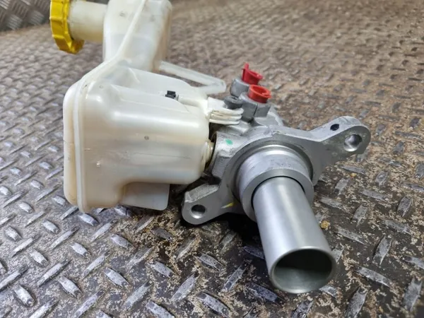 Réservoir de liquide de frein Chrysler Pacifica OEM 26415810073 image 3