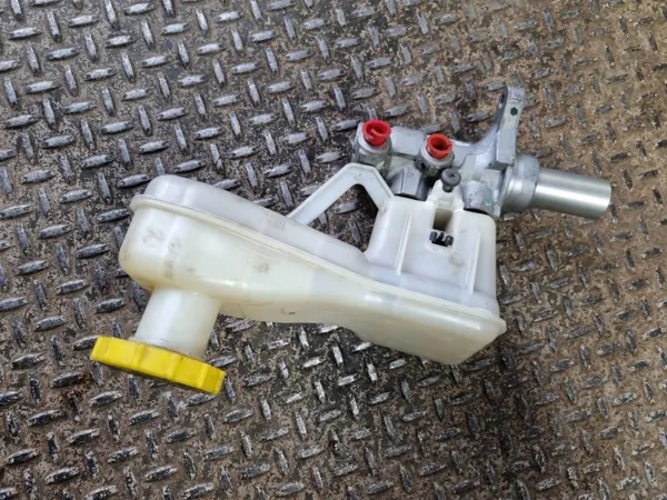 Réservoir de liquide de frein Chrysler Pacifica OEM 26415810073 image 8