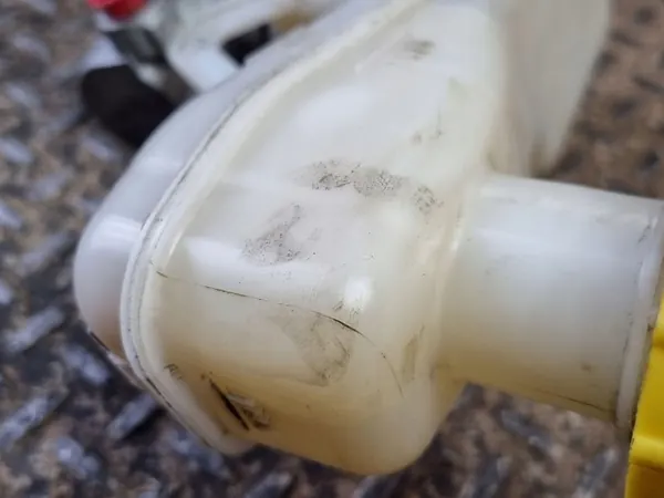Réservoir de liquide de frein Chrysler Pacifica OEM 26415810073 image 9