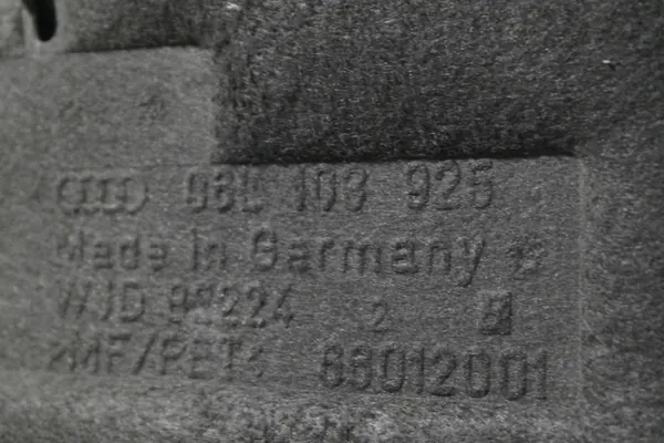 Couvercle supérieur moteur AUDI A4 B9 2.0 TFSI 06L103925 image 2