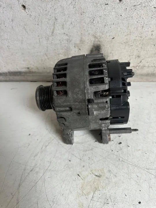 VOLKSWAGEN PASSAT B8 Vaihtovirtageneraattori image 3