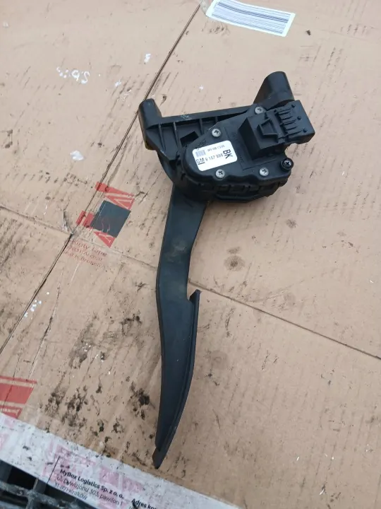 Potentiomètre de pédale d'accélérateur OEM 9157998BK Opel image 2