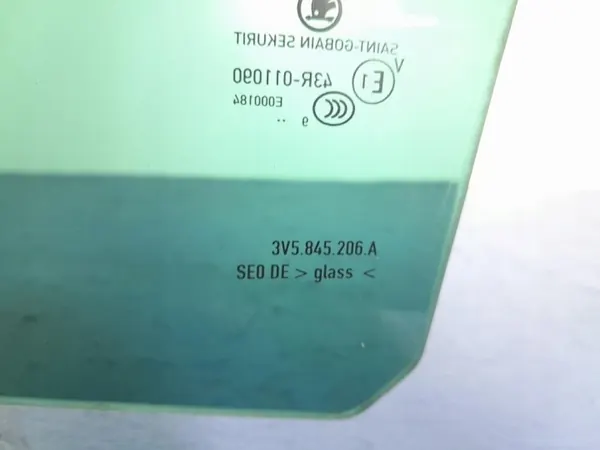 Vidrio Puerta Trasera Derecha Skoda Superb III OEM 3V5845206A image 4