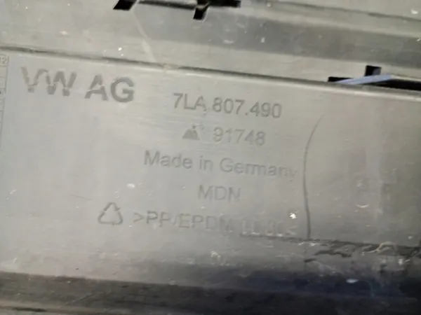 Grade de Farol Direito Frontal VW T6 image 10