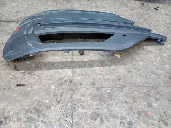 Grade de Farol Direito Frontal VW T6 image 3