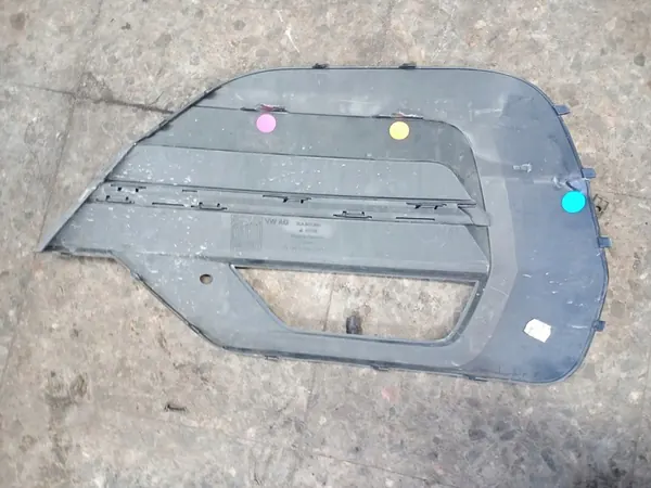 Grade de Farol Direito Frontal VW T6 image 7