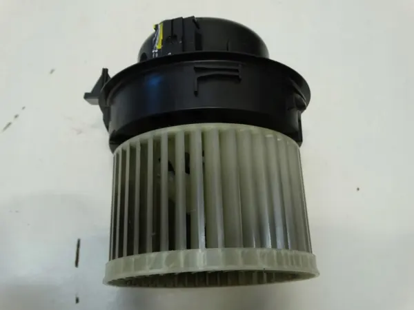 Ventilador OEM 7015011002 para Citroen C4 III 2020 image 7