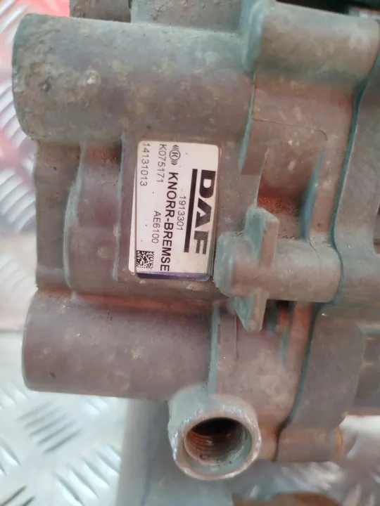 Soupape déshydrateur OEM 1913301 pour DAF XF 106 Lift image 3