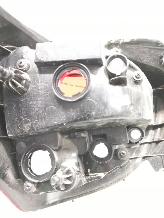 Lámpara trasera derecha Hyundai i10 2013-2019 OEM 92402-B9100 image 4