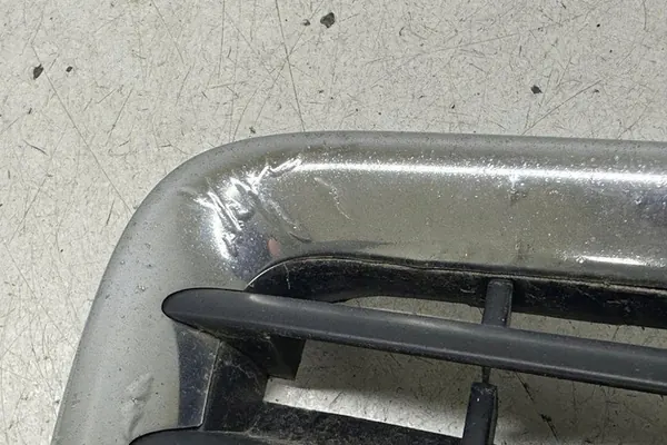 Grille AUDI A4 1.9L diesel 1999 image 3