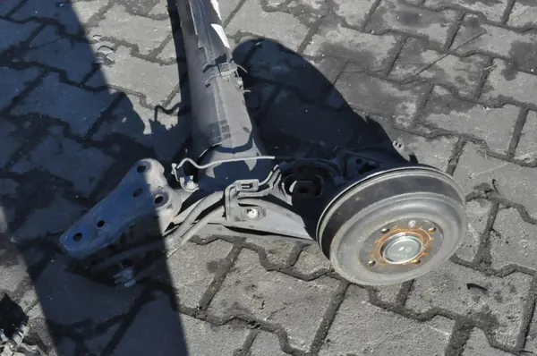 Viga suspensão traseira OEM 273261 com tambores image 5