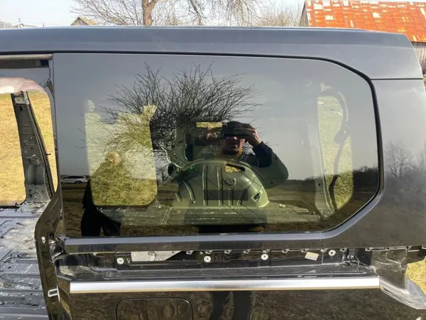VW MULTIVAN T7 L2 Karosserieglas Links Hinten 2022 OEM image 2