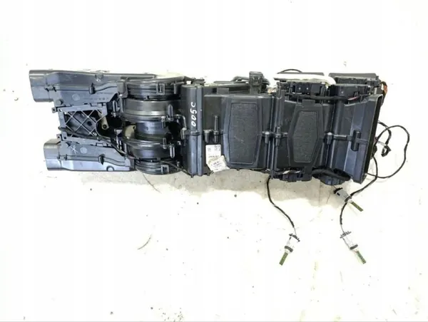 Bentley Gebläsegehäuse OEM 4M0820004 - Gebraucht image 2